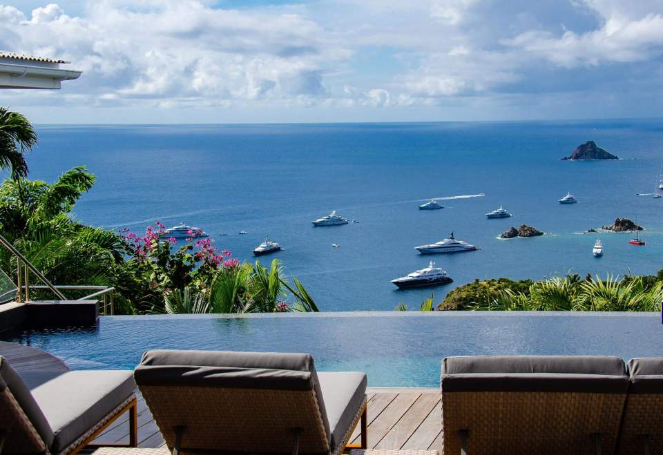 Vue sur mer avec piscine à débordement